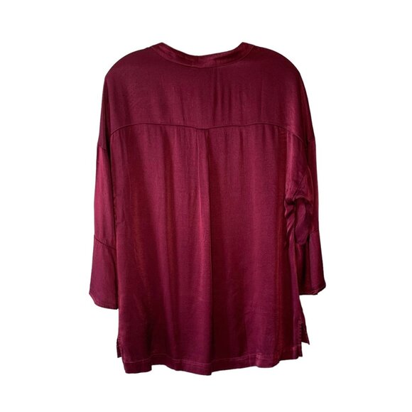 MODODOC Red Satin 3/4 Bell-Cuff Sleeve Collarless Button-Up Blouse NWT Medium - Picture 6 of 7